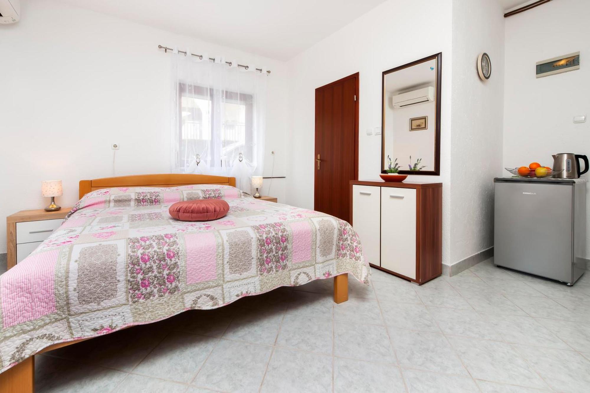 Apartments And Room Silvana โรวีน ภายนอก รูปภาพ