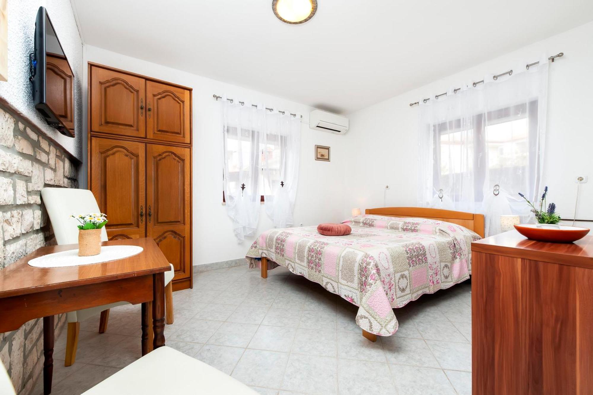 Apartments And Room Silvana โรวีน ภายนอก รูปภาพ