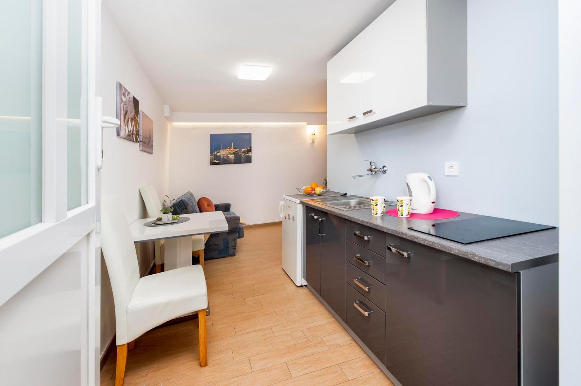 Apartments And Room Silvana โรวีน ภายนอก รูปภาพ