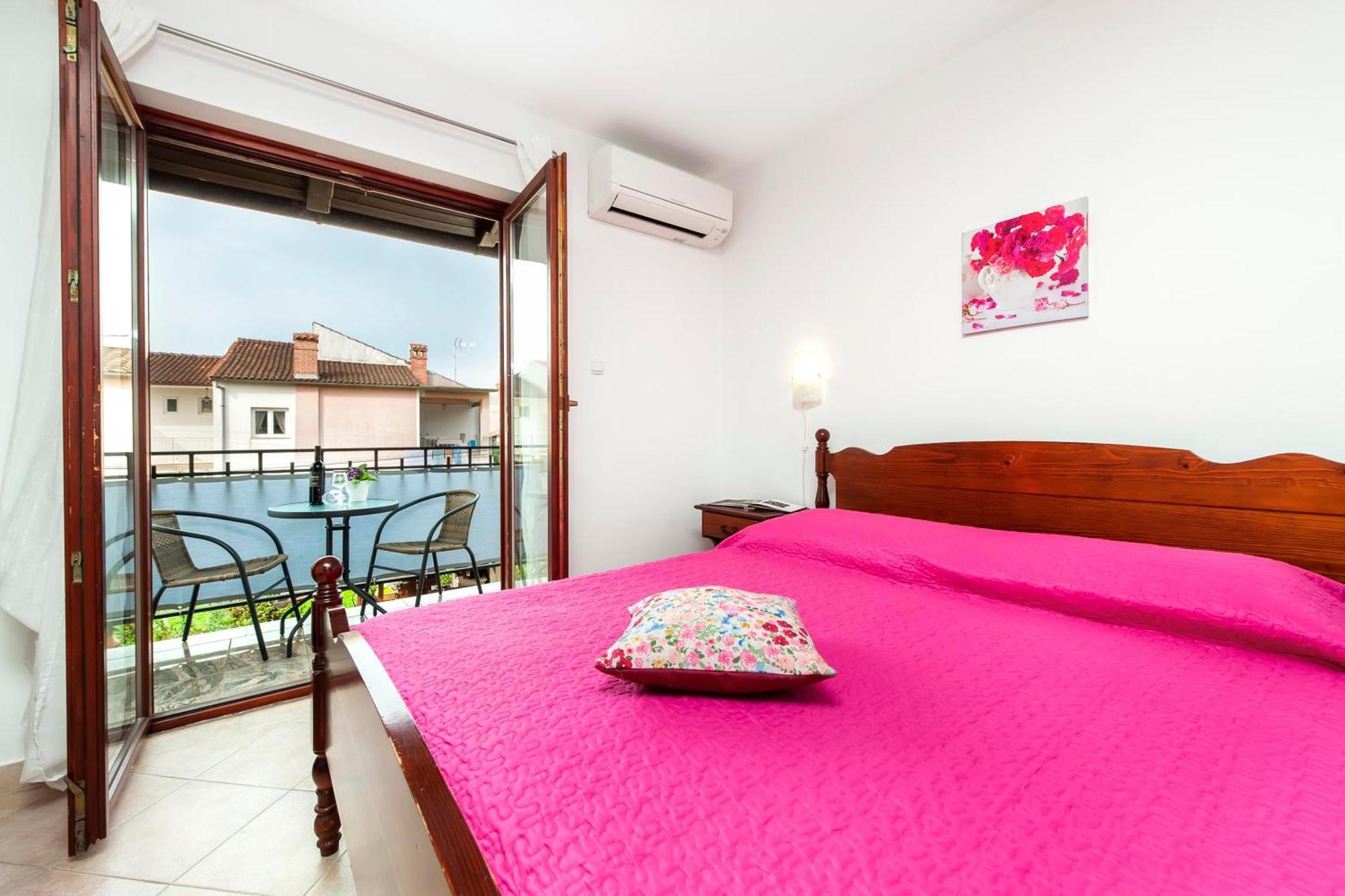 Apartments And Room Silvana โรวีน ภายนอก รูปภาพ